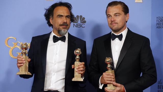 Le réalisateur Alejandro Inarritu et l'acteur Leonardo DiCaprio, récompensés aux Golden Globes pour le western "The Revenant". [Lucy Nicholson]