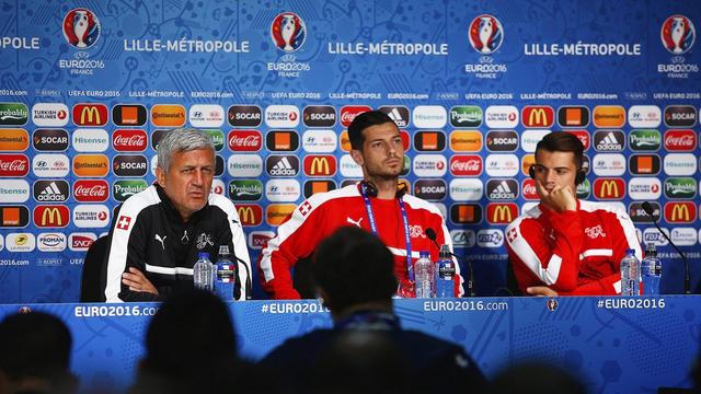 L'équipe de Suisse en conférence de presse, avant la confrontation avec la france. [UEFA/EPA/Keystone]