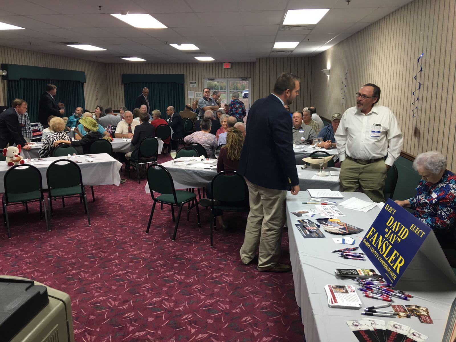 Une salle de réunion: le "Reagan Dinner" des républicains du "Hardy County" à Moorefield, West Virginia. [RTS - Philippe Revaz]