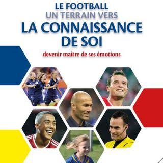 Couverture du livre "Le football, un terrain vers la connaissance de soi".