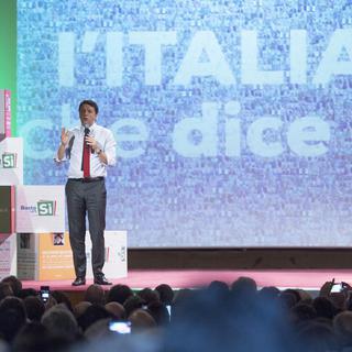 Matteo Renzi en campagne pour le référendum à Metera, 19.11.2016. [EPA/Keystone - Tiberio Barchielli]