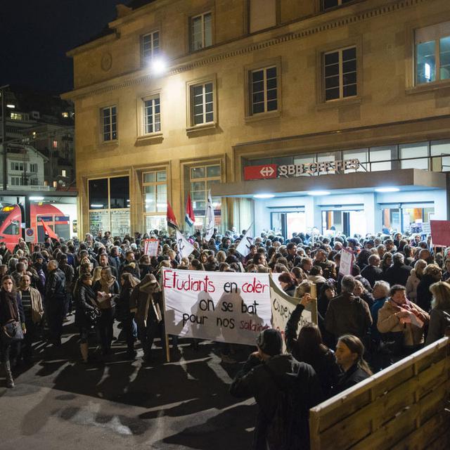 Une manifestation de désobéissance civile à Neuchâtel en novembre 2015. [Keystone - Stefan Meyer]