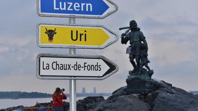 La statue et les panneaux sur "Rat Island", un îlot au large du quartier du Bronx. [Ville de La Chaux-de-Fonds]