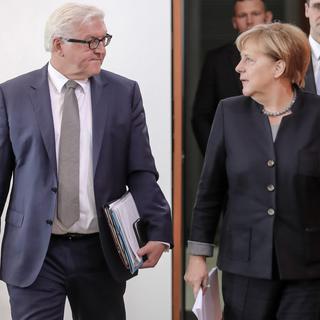Frank-Walter Steinmeier aux côtés de la chancelière allemande Angela Merkel. [KEYSTONE - EPA/MICHAEL KAPPELER]