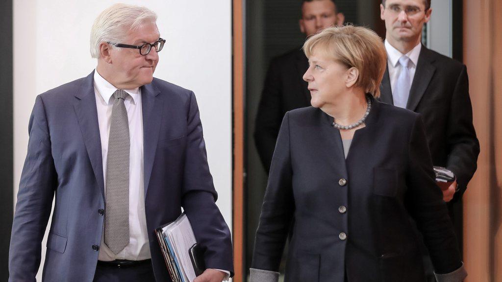 Frank-Walter Steinmeier aux côtés de la chancelière allemande Angela Merkel. [KEYSTONE - EPA/MICHAEL KAPPELER]