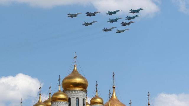 Samedi 7 mai: parade aérienne sur Moscou. [EPA/Sergei Ilnitsky]