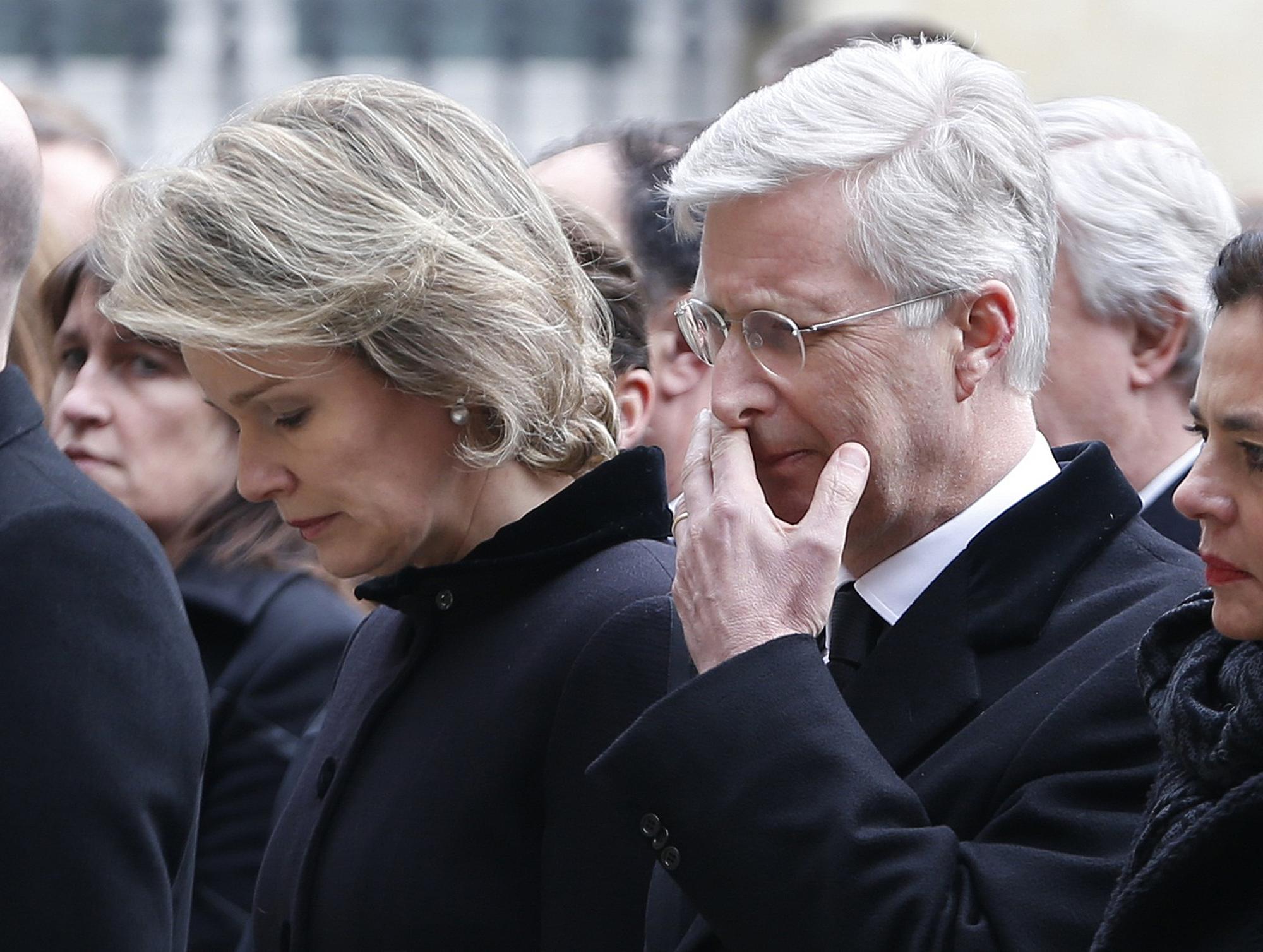 Le roi Philippe et la reine Mathilde, très émus, lors de la cérémonie d'hommages jeudi. [REUTERS - Francois Lenoir]