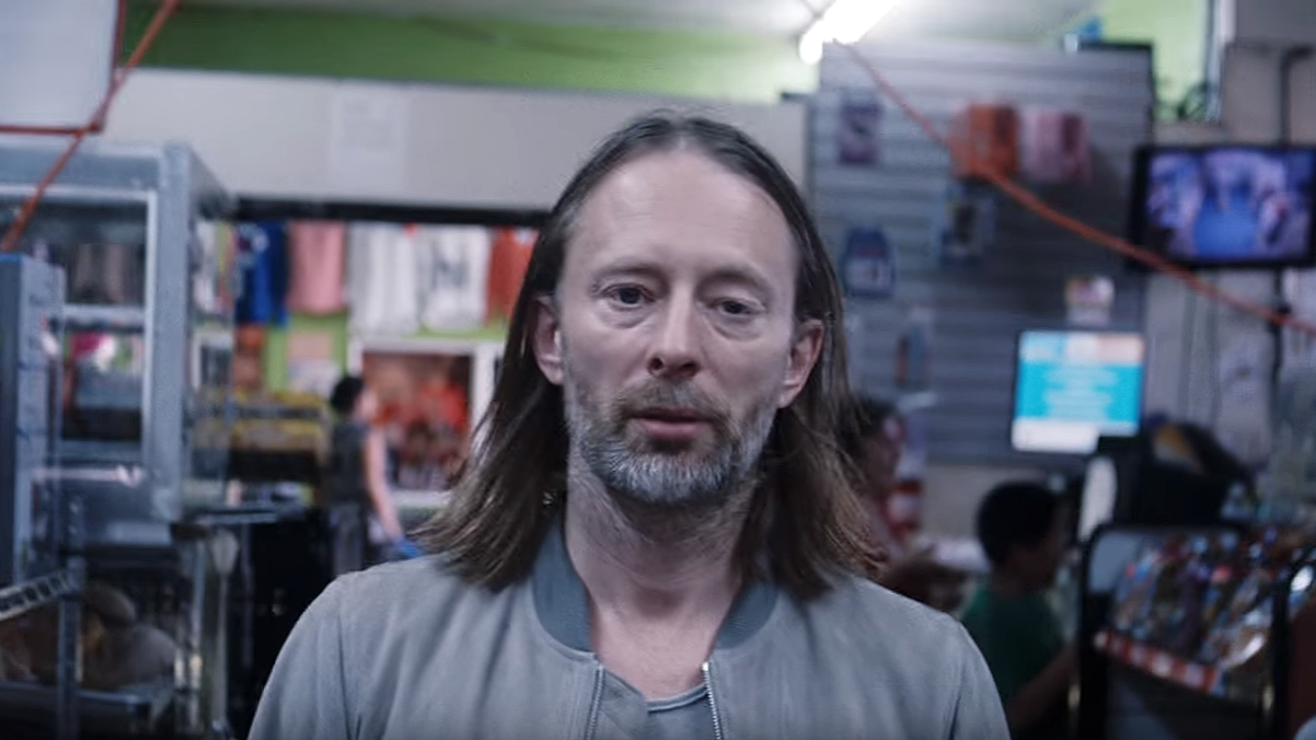Thom Yorke, le chanteur de Radiohead dans le dernier clip diffusé du groupe: "Daydreaming". [Capture d'écran YouTube]