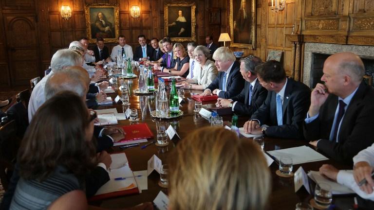 La Première ministre Theresa May lors d'une rencontre avec son gouvernement pour évoquer les conséquences du Brexit. [AFP - Mark Richards]