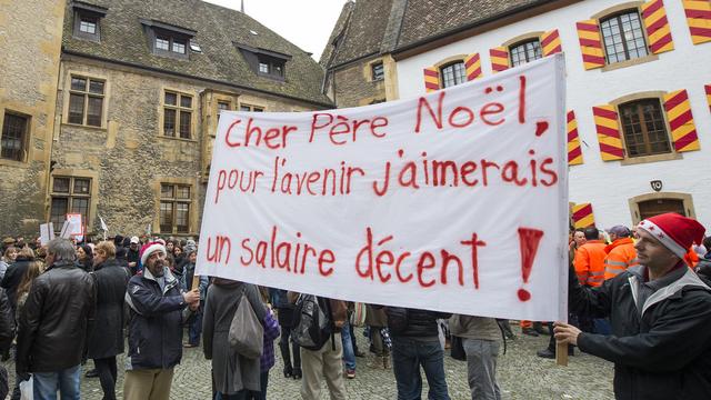 Les enseignants neuchâtelois remontent au front, comme ici en décembre 2014. [Jean-Christophe Bott]