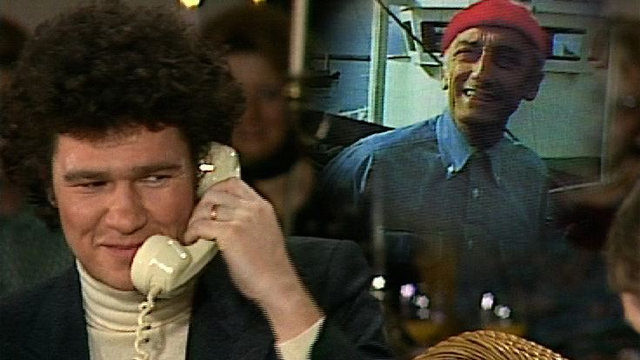 Robert Charlebois téléphone au Commandant Cousteau en 1978. [RTS]