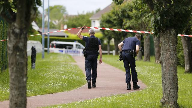 Des policiers près des lieux du crime de Magnanville. [MATTHIEU ALEXANDRE]