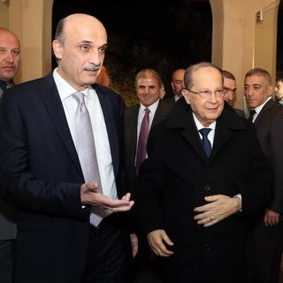 Samir Geagea (à gauche) en compagnie de Michel Aoun (à droite), le 18 janvier 2016. [Forces libanaises / AFP - Aldo Ayoub]