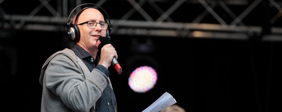 L'émission "Le Kiosque à musiques" et son animateur Jean-Marc Richard au Festival Label Suisse 2016. [Anne Bichsel]