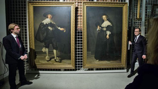 France et Pays-Bas se partagent les deux portraits des époux Soolmans et Coppit de Rembrandt. [ANP/AFP - Bart Maat]