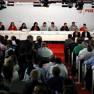 Les délégués du PSOE lors de leur réunion de dimanche à Madrid. [EPA/SERGIO BARRENECHEA
Droit de l’image]