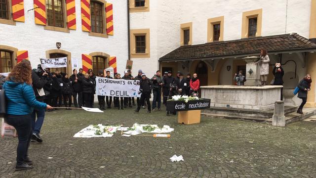 Les enseignants neuchâtelois protestent contre le nouvelle grille salariale du Conseil d'Etat. [Collège La Promenade/Twitter - DR]