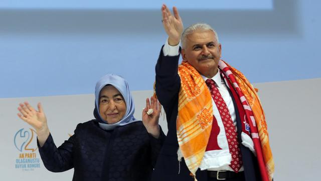 Binali Yildirim (ici avec sa femme) est le nouveau Premier ministre en Turquie.