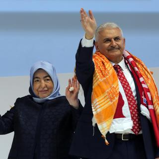 Binali Yildirim (ici avec sa femme) est le nouveau Premier ministre en Turquie.