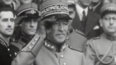 Le général Henri Guisan à Berne le 19 août 1945. [Cinéjournal]