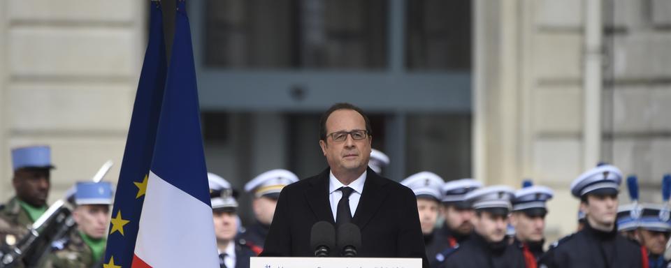 Le président français François Hollande s'adresse aux forces de sécurité un an après l'attentat de Charlie Hebdo. [AFP - Martin Bureau]