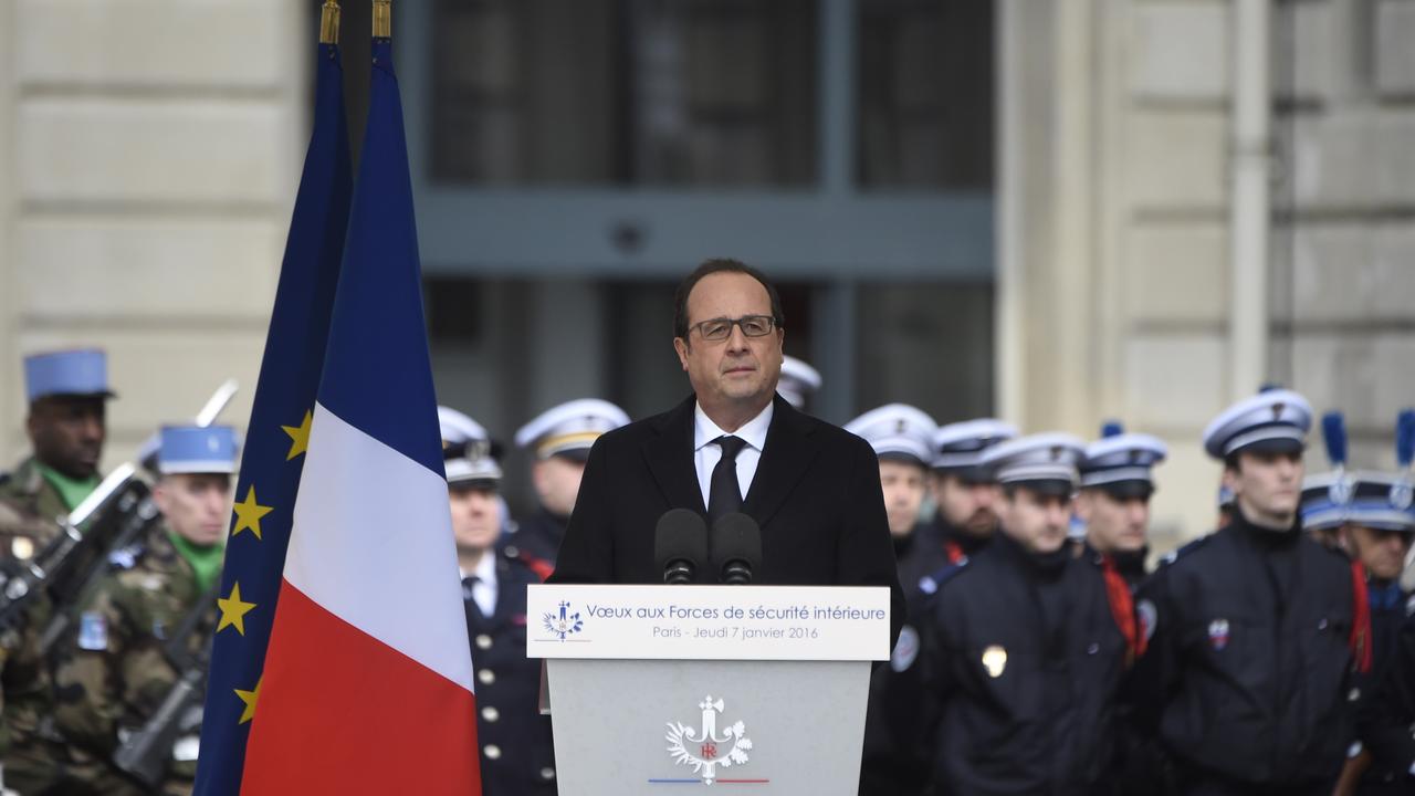 Le président français François Hollande s'adresse aux forces de sécurité un an après l'attentat de Charlie Hebdo. [AFP - Martin Bureau]