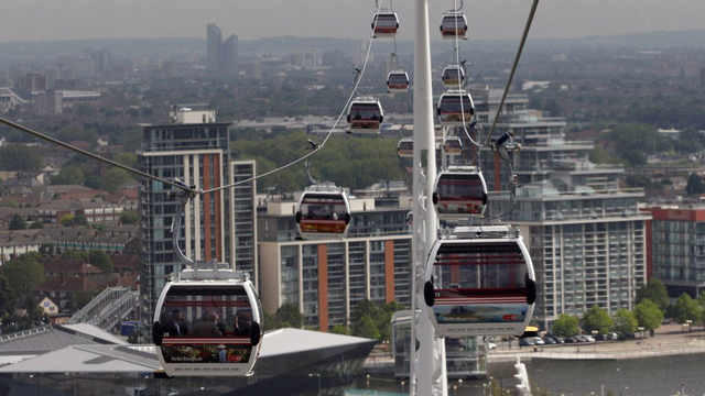 Les transports urbains par câble se multiplient, comme la télécabine construite à Londres pour les JO 2012. [EPA/Keystone - Tal Cohen]