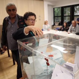 Les Serbes se sont rendus aux urnes ce dimanche 24 avril pour les élections législatives. [Keystone - Koca Sulejmanovic - EPA]