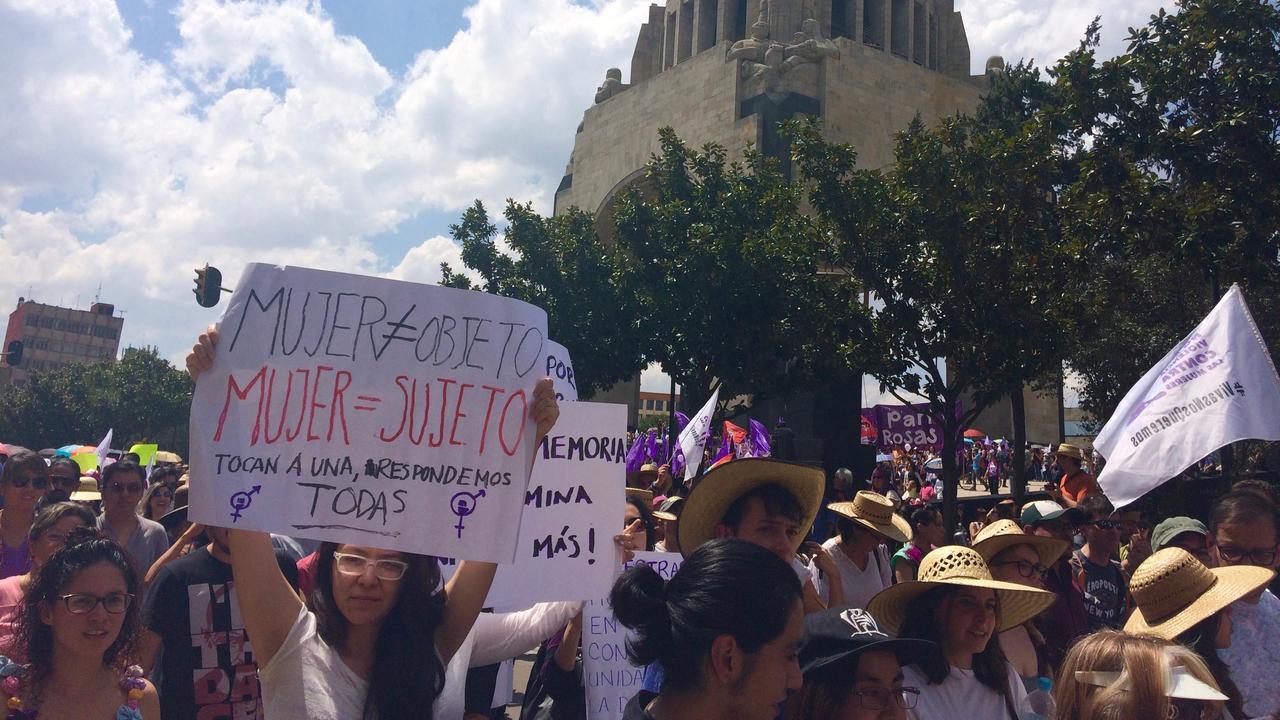 Manifestation contre le harcèlement des femmes au Mexique. [RTS - Emmanuelle Steels]