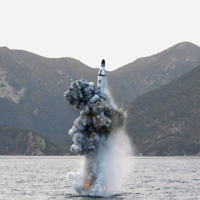 Photo d'un missile balistique, lancé depuis un sous-marin, diffusée par l’agence de presse nord-coréenne KCNA. [KCNA]