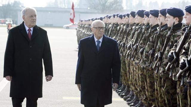 Le président tunisien a atterri à l'aéroport de Zurich où Johann Schneider-Ammann l'a accueilli avec les honneurs militaires. [EPA/WALTER BIERI]