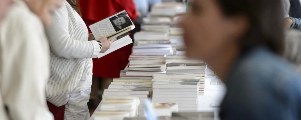 Un étal lors de la 6e édition de Livre sur les quais en septembre 2015 à Morges (VD). [Keystone - Laurent Gilliéron]