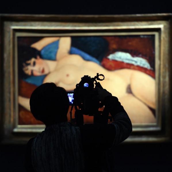 Le "Nu couché" d'Amedeo Modigliani en présentation chez Christie's le 30 octobre 2015 à New York. [AFP - Timothy A. Clary]