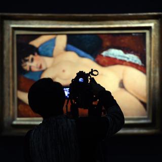 Le "Nu couché" d'Amedeo Modigliani en présentation chez Christie's le 30 octobre 2015 à New York. [AFP - Timothy A. Clary]