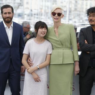 L'équipe du film "Okja", dont la sortie est prévue uniquement sur Netflix. [keystone - AP Photo/Alastair Grant]