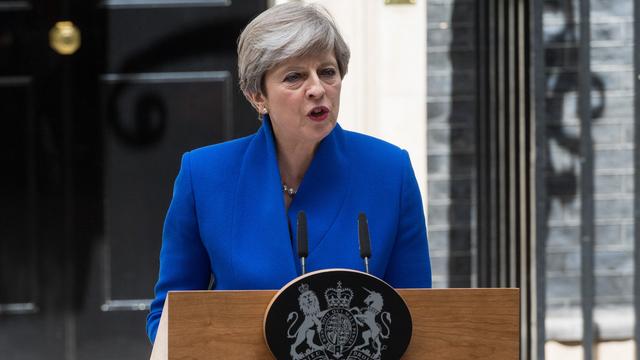 Theresa May devant le 10 Downing Street le vendredi 9 juin. [AFP - Ray Tang]