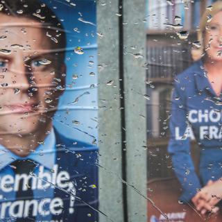 Affiches électorales d'Emmanuel Macron et Marine Le Pen. [afp - Mladen Antonovq]