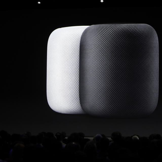 Apple a présenté sa nouvelle enceinte connectée avec assistant vocal, le lundi 5 juin 2017. [AP/Keystone - Marcio Jose Sanchez]