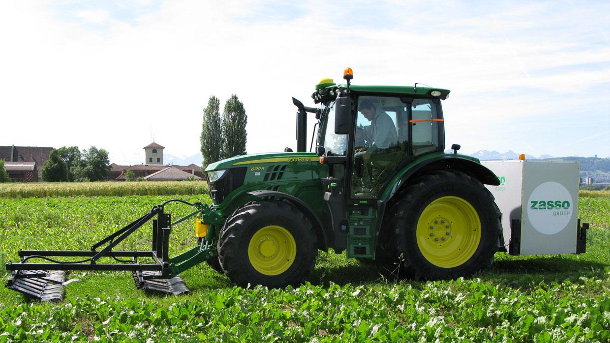 Le prototype de désherbage électrique a été testé sur un tracteur début juin à Biezwil. [Swiss No-Till]
