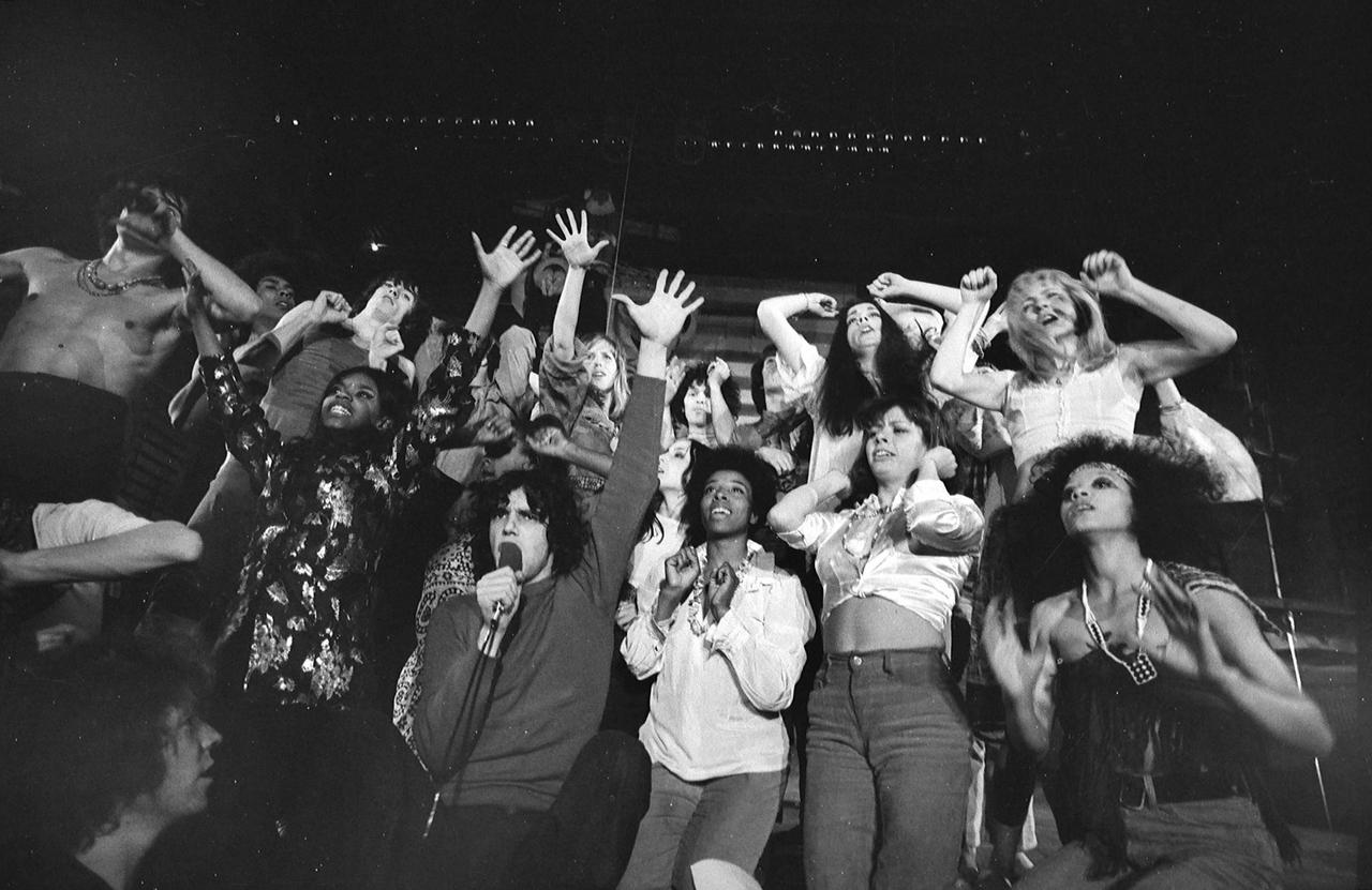 Julien Clerc dans "Hair". Paris, Porte Saint-Martin. Septembre 1969. [AFP - Lipnitzki]