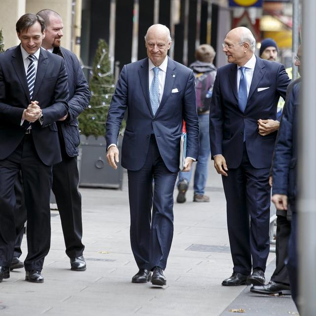 L'envoyé spécial de l'ONU Staffan de Mistura à son arrivée aux pourparlers mardi matin. [EPA/Keystone - Salvatore di Nolfi]