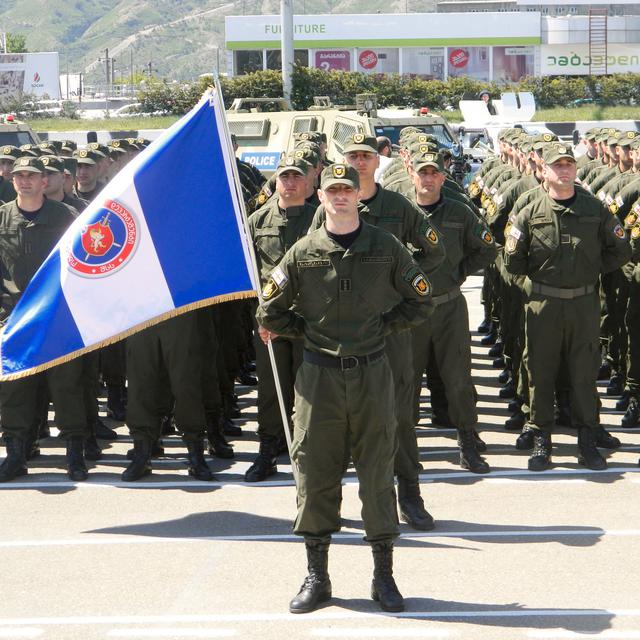Des officiers de police géorgiens, lors d'une parade officielle à Tbilisi, le 31 mai 2017. [ANADOLU AGENCY/ AFP - Davit Kachkachishvili]