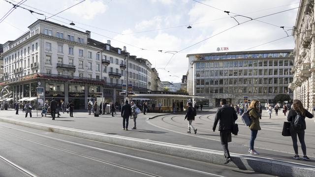 UBS, Credit Suisse et Julius Baer jouent un rôle primordial pour la place zurichoise. [Keystone - Gaëtan Bally]