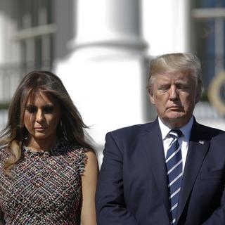 Donald Trump et sa femme Melania ont observé une minute de silence en mémoire des victimes de Las Vegas lundi à Washington. [AP Photo/Keystone - Pablo Martinez Monsivais]