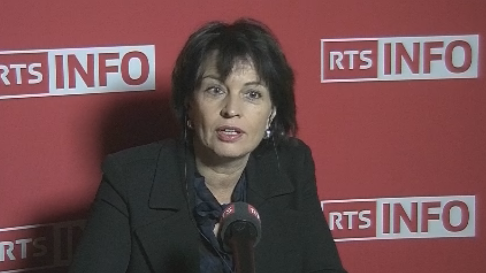 Doris Leuthard au micro de la RTS jeudi matin. [RTS]