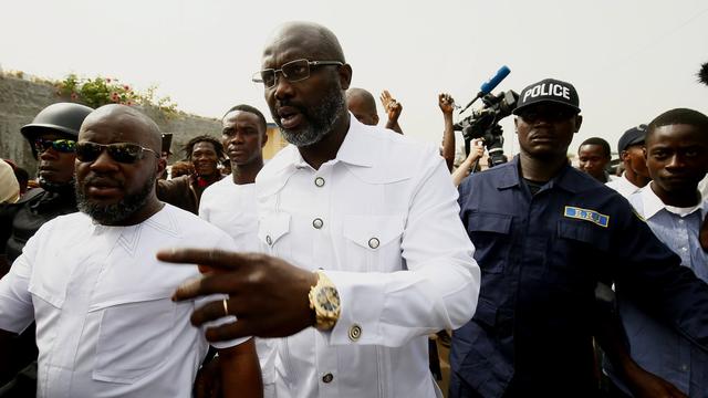 L'ancien footballeur George Weah est donné comme favori. [EPA/Keystone - Ahmed Jallanzo]