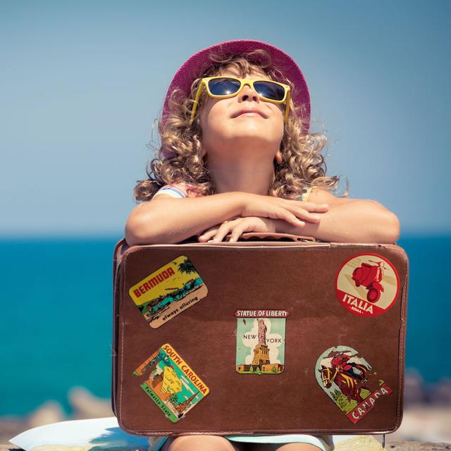 Le temps des vacances pour une fillette avec ses bagages.
Sunny studio
Fotolia [Sunny studio]