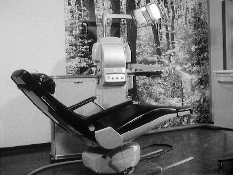 Chaise de dentiste en 1966. [RTS]