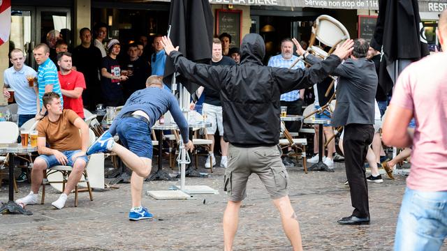 Les rues de Marseille se souviennent encore bien des affrontements entre "fans" russes et anglais lors de l'Euro 2016. [Leon Neal]