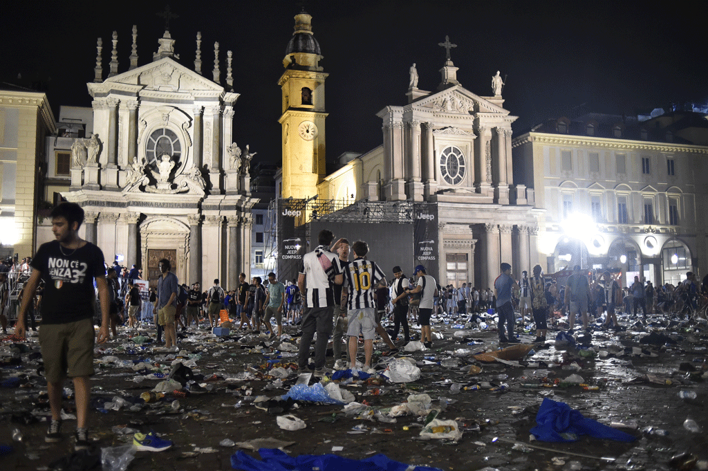 La place San Carlo après le mouvement de foule qui a fait 1000 blessés. [Reuters - Giorgio Perottino]